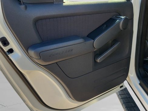 Used 2010 Ford Explorer Sport Trac XLT image 26