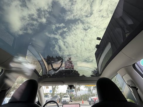 Used 2023 Tesla Model Y Long Range image 20