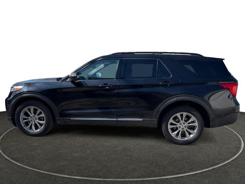 Used 2020 Ford Explorer XLT w/ Equipment Group 202A AWD/4WD image 2
