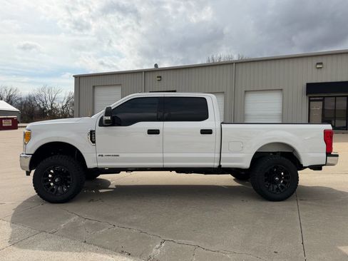 Used 2017 Ford F250 XLT w/ XLT Value Package image 2