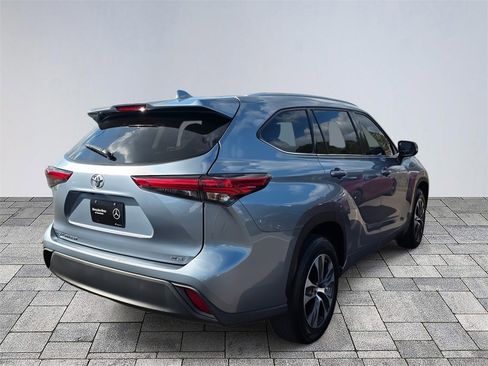 Used 2022 Toyota Highlander XLE image 7