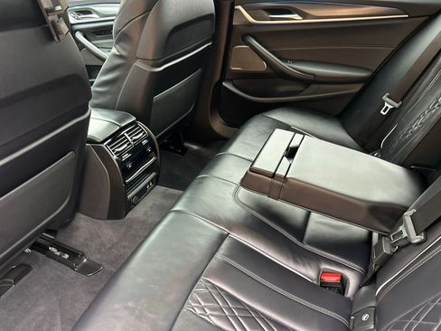 Used 2022 BMW 530e w/ Premium Package image 27