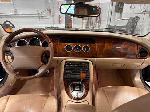 Used 2004 Jaguar XK8 Convertible RWD image 35