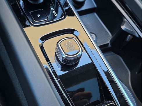 Certified 2023 Volvo XC60 B5 Plus w/ Protection Package Premier image 31