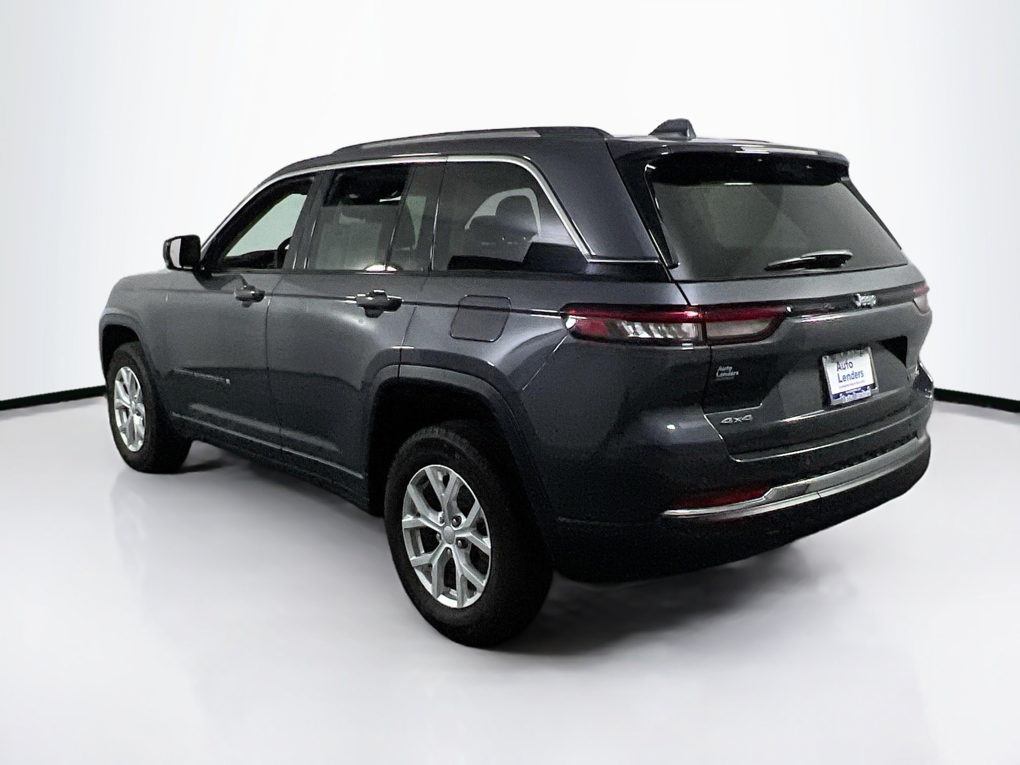 Used 2023 Jeep Grand Cherokee Limited AWD/4WD image 7