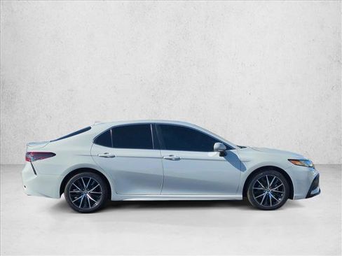 Used 2023 Toyota Camry SE FWD image 4