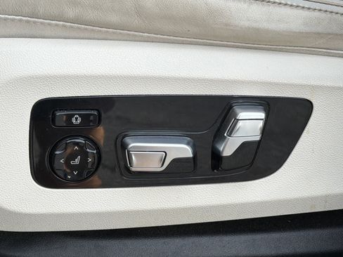 Used 2020 BMW X7 xDrive40i w/ Premium Package AWD/4WD image 17