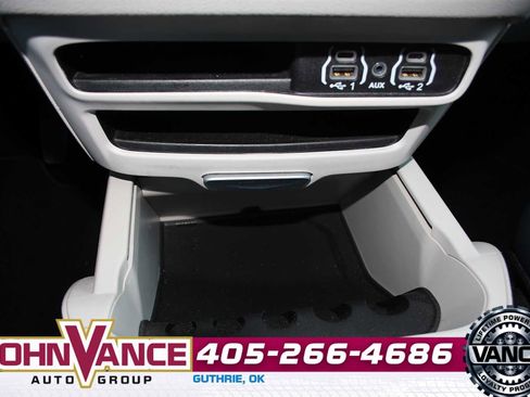 Used 2024 Chrysler Pacifica Touring-L image 35