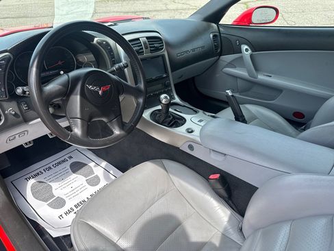 Used 2005 Chevrolet Corvette Convertible w/ Preferred Equipment Group RWD image 21