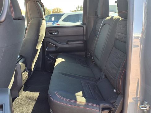 Used 2025 Nissan Frontier PRO-4X image 18