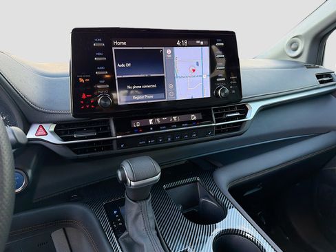 Used 2024 Toyota Sienna XLE Woodland Edition image 29