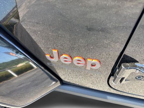 Used 2021 Jeep Gladiator Mojave AWD/4WD image 36