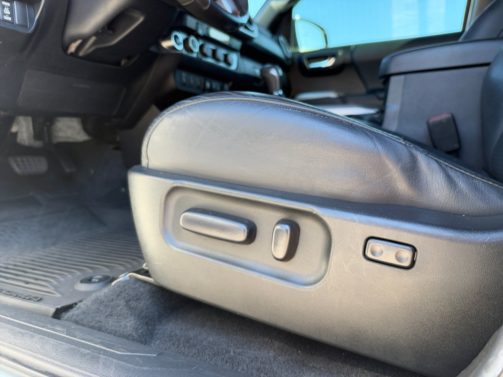Used 2022 Toyota Tacoma Limited AWD/4WD image 20