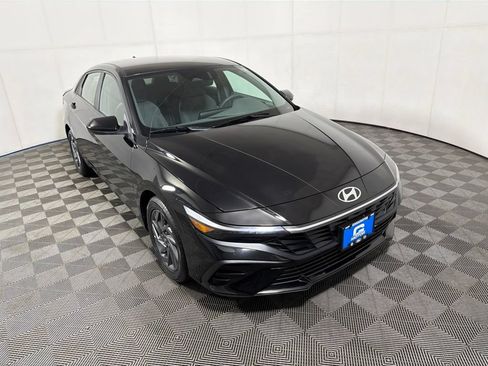 Used 2024 Hyundai Elantra SEL FWD image 1