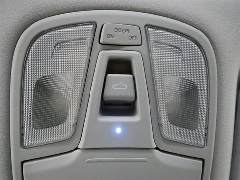 Used 2014 Kia Cadenza Premium w/ Technology Package image 24