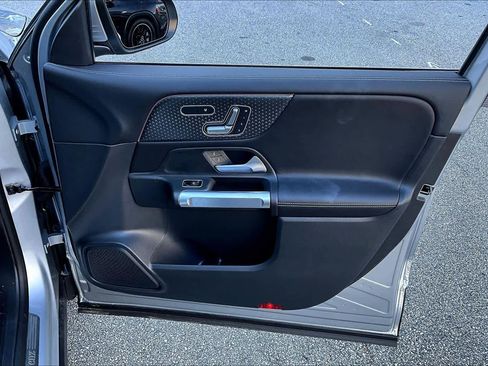 Used 2025 Mercedes-Benz GLB 250 image 22