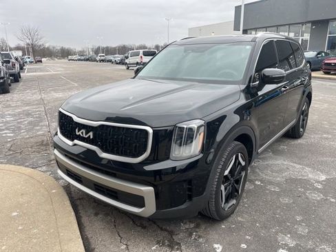 Used 2023 Kia Telluride EX w/ EX Captain's Chair Package image 2