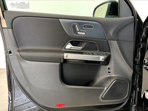 New 2025 Mercedes-Benz GLB 250 4MATIC image 10