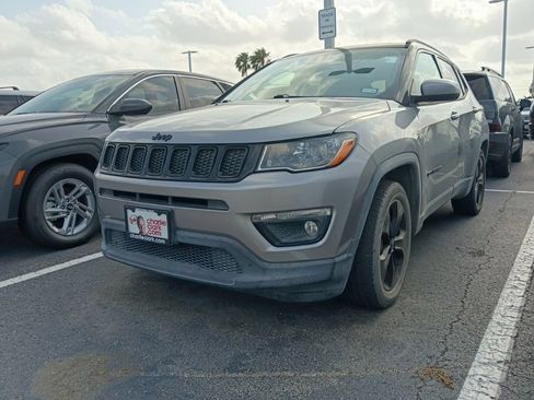 Used 2018 Jeep Compass Latitude w/ Popular Equipment Group FWD image 1