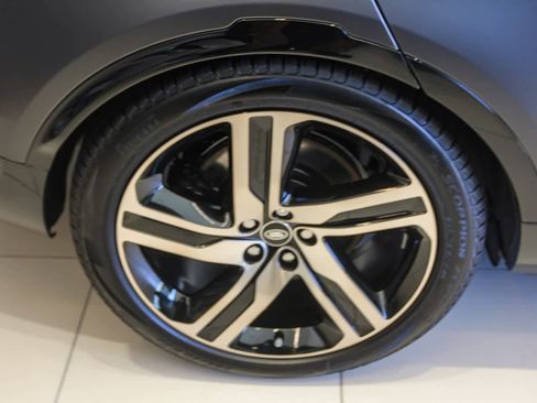 New 2026 Land Rover Discovery Limited Edition image 5