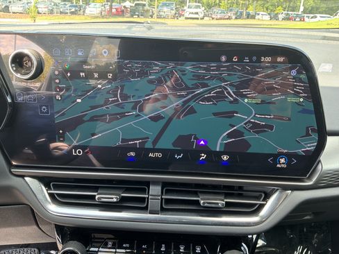 Used 2025 Chevrolet Equinox EV LT FWD image 24