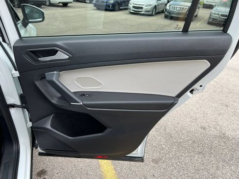 Used 2020 Volkswagen Tiguan SE image 27