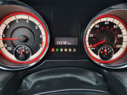 Used 2017 Dodge Grand Caravan SXT image 11