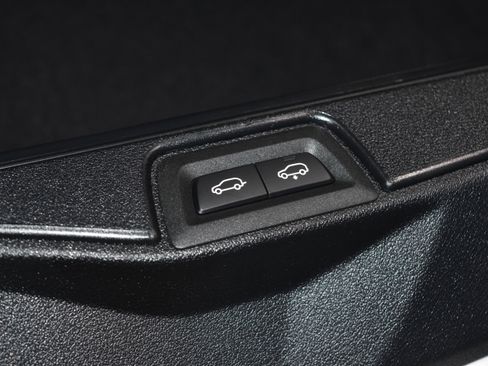 New 2026 BMW X5 xDrive50e w/ Executive Package image 31