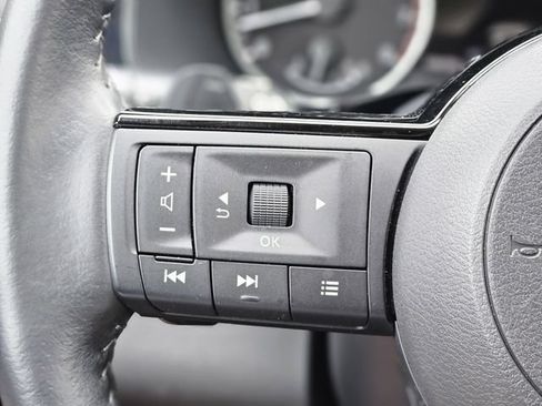 Used 2024 Nissan Pathfinder SL FWD image 17