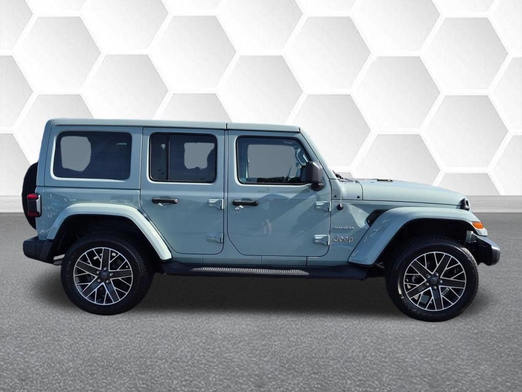 Used 2023 Jeep Wrangler Unlimited Sahara w/ Cold Weather Group AWD/4WD image 2