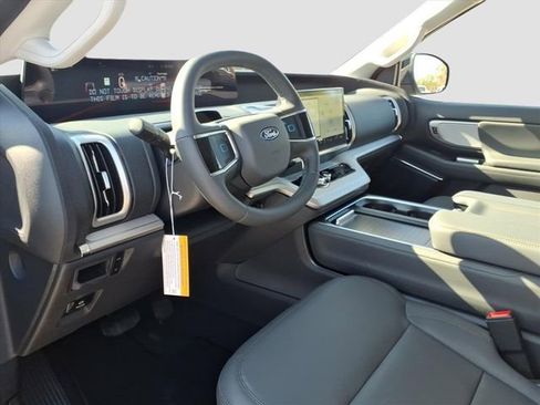 New 2026 Ford Expedition Active image 12