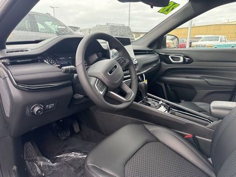 New 2026 Jeep Compass Latitude image 18