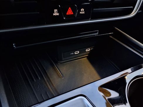 Used 2025 Volkswagen Atlas Cross Sport SE image 30