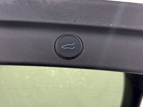 Used 2022 Tesla Model Y Long Range image 5