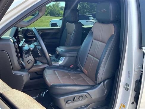 Used 2023 Chevrolet Silverado 1500 High Country w/ High Country Premium Package AWD/4WD image 24