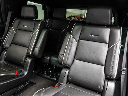 Used 2023 Cadillac Escalade Premium Luxury image 43