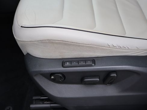 Used 2019 Volkswagen Tiguan SEL Premium AWD/4WD image 36