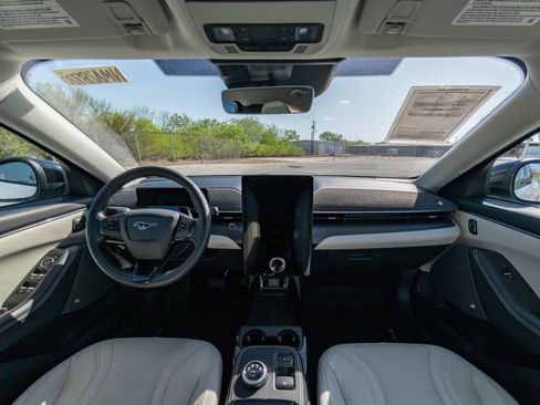 Used 2022 Ford Mustang Mach-E Premium image 19