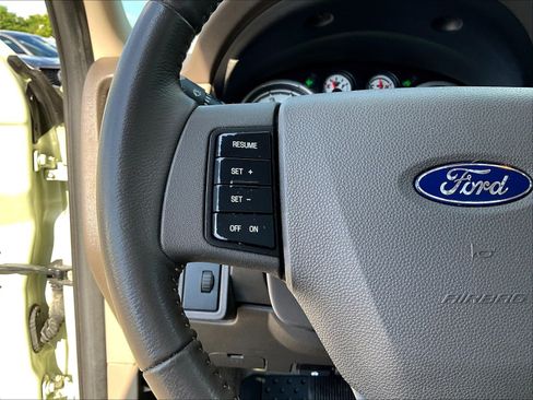 Used 2010 Ford Focus SE FWD image 11