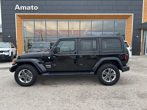 Used 2018 Jeep Wrangler Unlimited Sahara image 9
