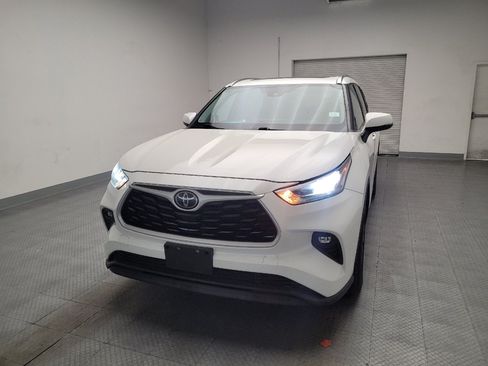 Used 2020 Toyota Highlander XLE FWD image 15