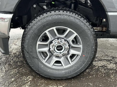 New 2026 Ford F250 Lariat w/ FX4 Off-Road Package image 9