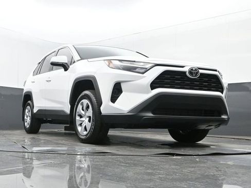 Used 2025 Toyota RAV4 LE image 22