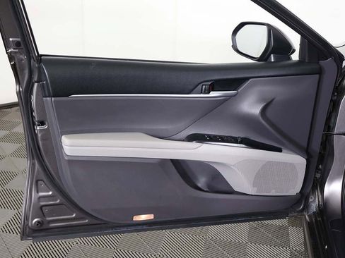 Used 2018 Toyota Camry SE image 19