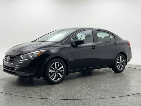 Used 2025 Nissan Versa SV image 3