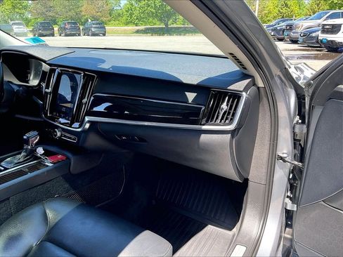 Used 2018 Volvo S90 T5 Momentum w/ Convenience Package FWD image 12