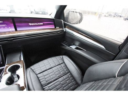 Used 2026 Cadillac Escalade Platinum Sport w/ LPO, ONYX Package AWD/4WD image 10
