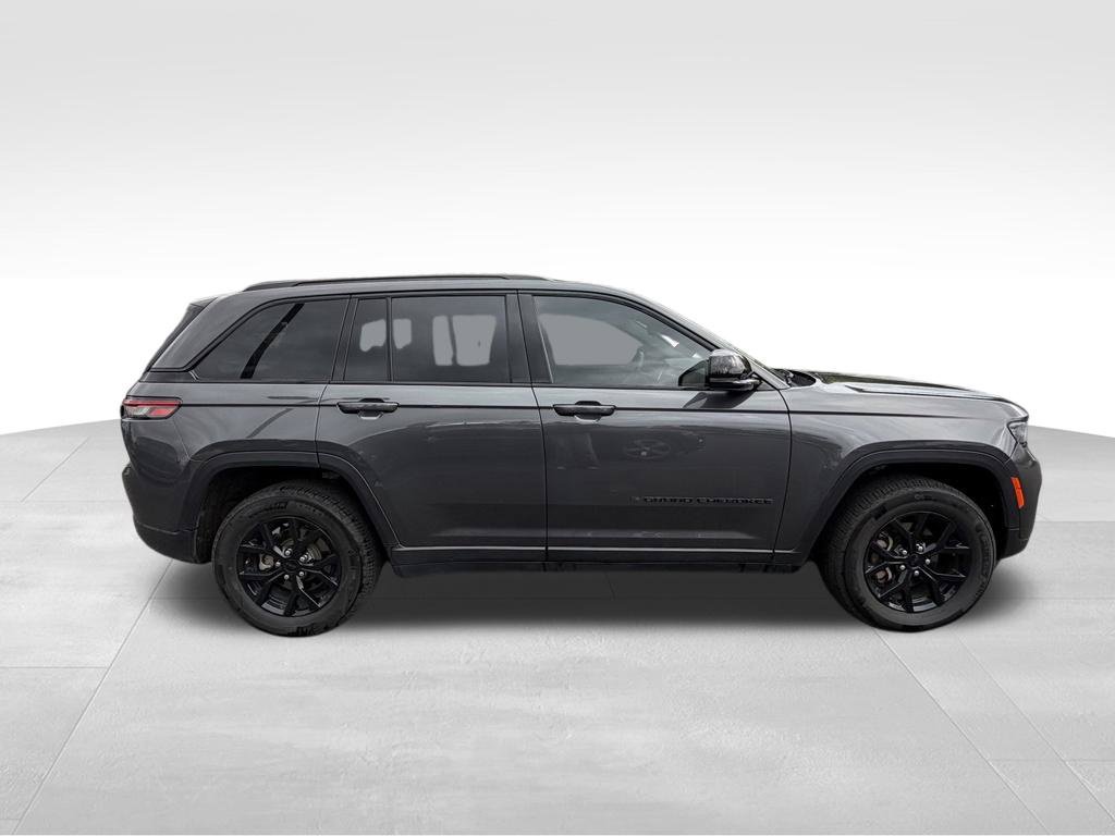 Used 2024 Jeep Grand Cherokee Altitude AWD/4WD image 8