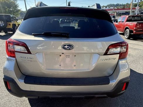 Used 2018 Subaru Outback 2.5i Premium AWD/4WD image 3