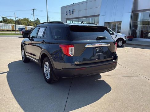 Used 2023 Ford Explorer XLT image 3